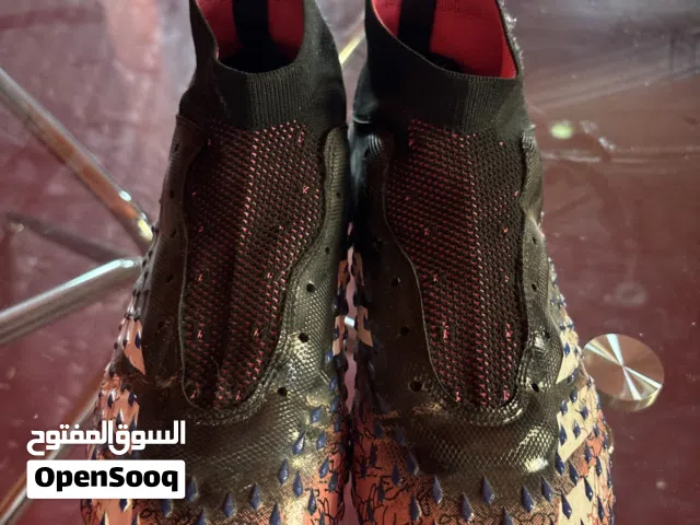 نعال من adidas مستعمل 6 شهور و نضيف و مقاس 40