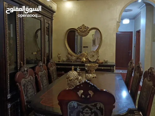 شقة للبيع بمساحه 176م2  للتواصل رسائل الوتساب فقط على الرقم بالوصف