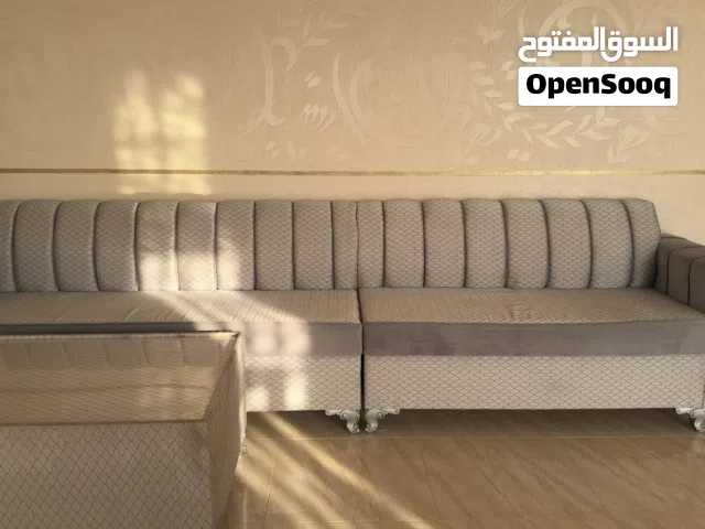 كراسي نظيفة استعمال بسيط و مده قصيره
