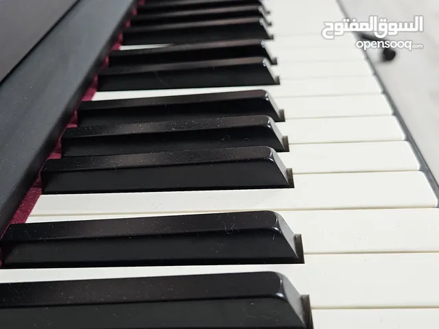 بيانو رولاند استعمال خفيف جدا وبحالة ممتازة Piano Roland، شبه جديد، تم شراءه من شركة اليوسفي.