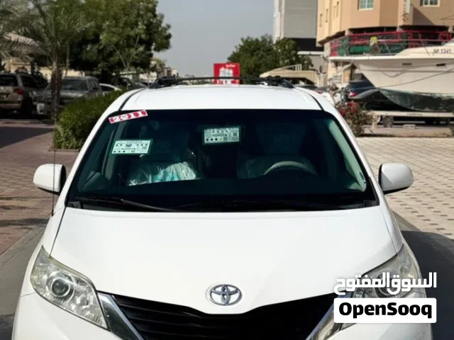 2013 تويوتا سيينا LE