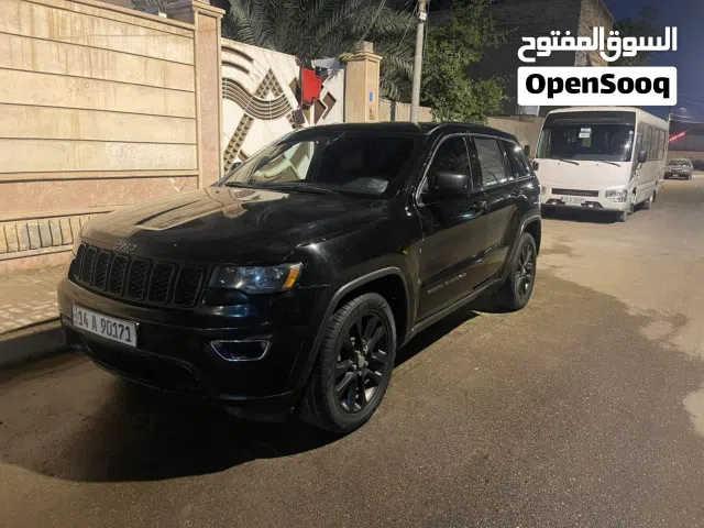 2017 جيب جراند شيروكى Laredo