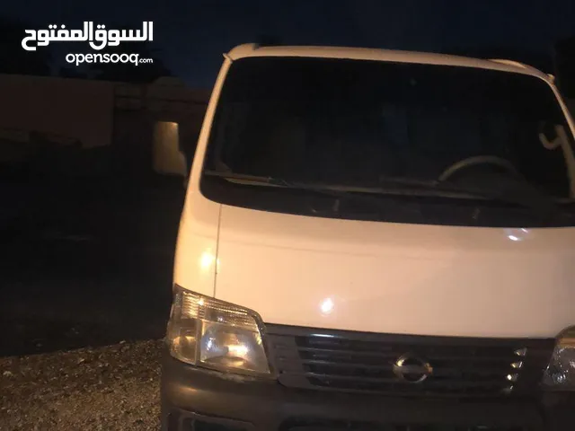 نيسان باص نظيف جدا موديل 2004 للبيع