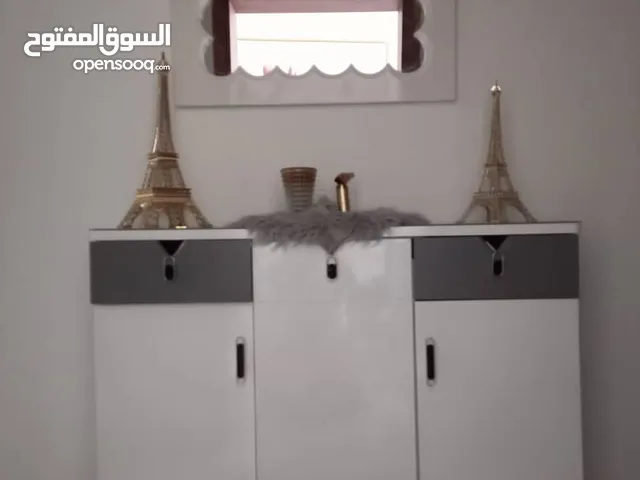 مدخل كامل بالمرايا نظيف جدا شبه جديد