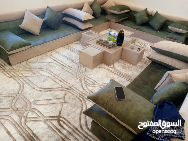 مجالس عربي غير مستعمل للبيع خمس فرشات