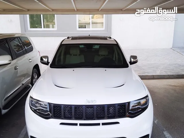 جيب جراند شوروكي 2022 ليميتد 6 سلندر 3.6 محول srt نظيف بحال الوكاله