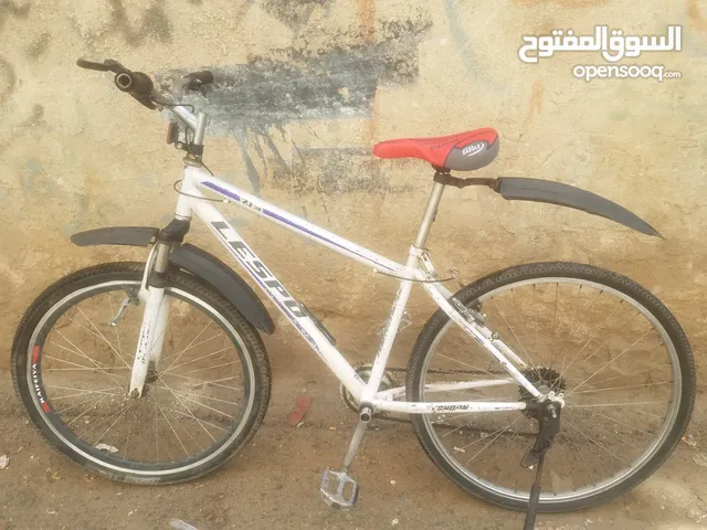 قابل لللتفاوض بل معقول واذا انت مشتري مانختلف سيكل طاوتالمنيوم كامل تعاشيق مقاس 26 السعر 50000 الف