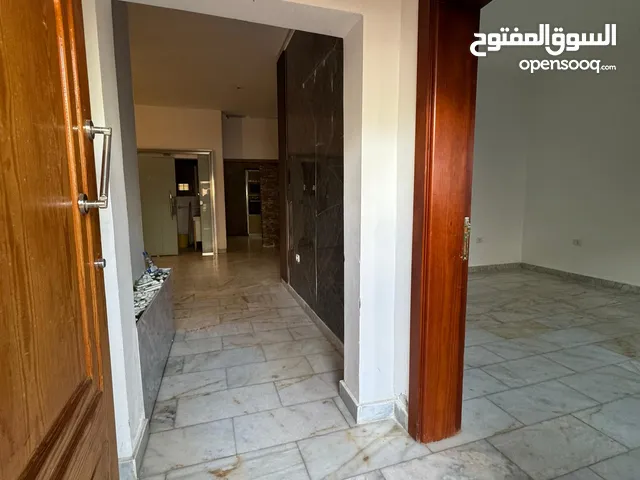 600 m2 More than 6 bedrooms Villa for Rent in Tripoli Al-Sabaa