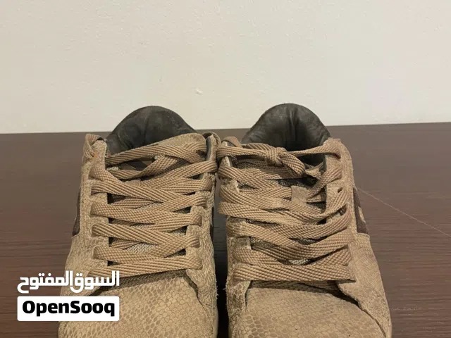 Authentic XDYE shoes 2005 style ,used lightly and as good as a new one