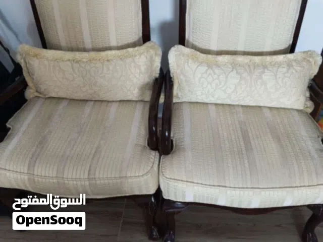 كرسي عدد 2بذراعين شبه جديد