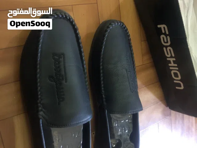 حذاء جديد القياس 42 ـ اقرأ الوصف!