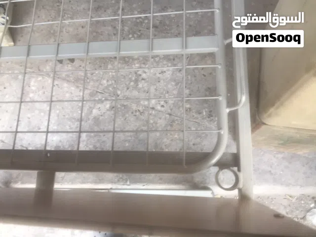 سرير طبي حديد