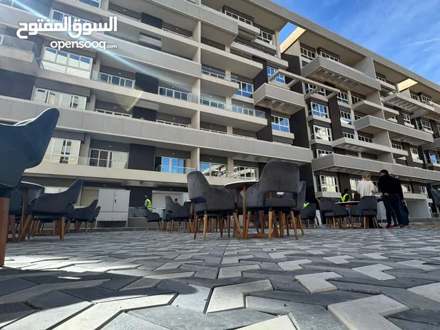 شقة للبيع في الR7 بجوار الجامعة البريطانية