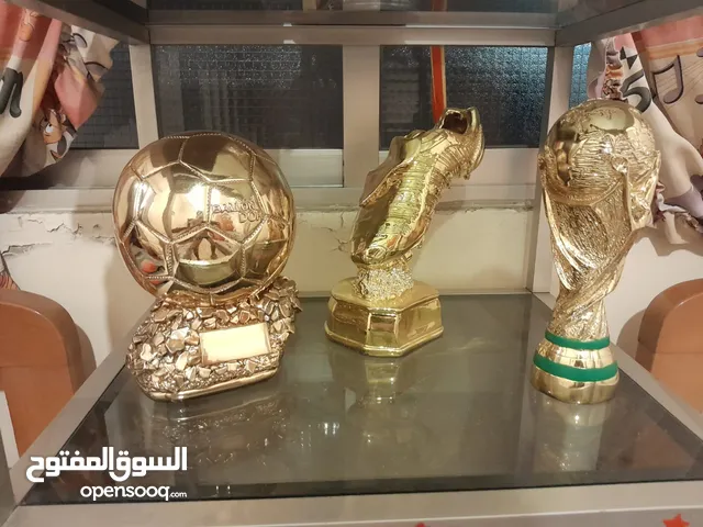 كؤؤس كرة قدم للبيع بسعر مغري جدا