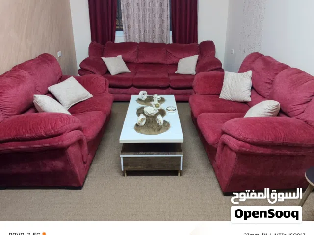 طقم كنب للبيع المستعجل بداعي السفر مع الطاولات