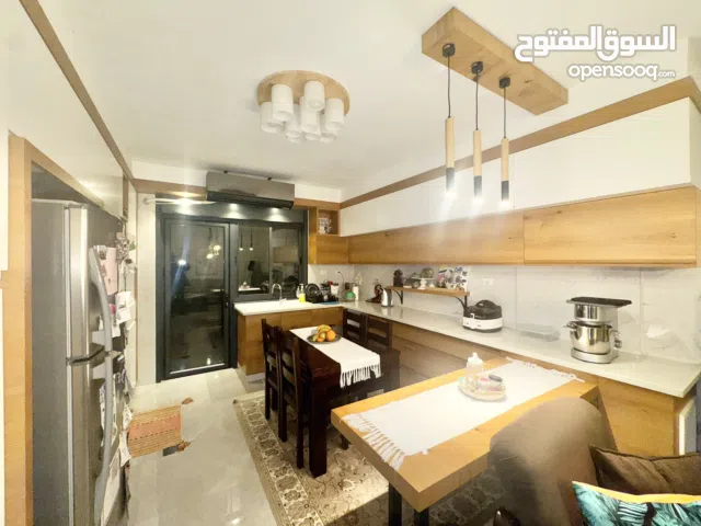 شقة للبيع مع مدخل خاص