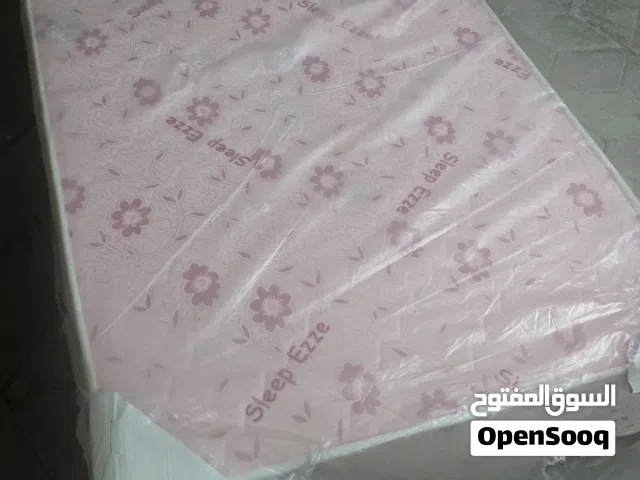 سرير شبه جديد