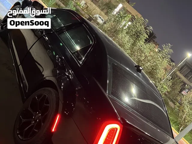 كرايسلر اوباما 2018 اصل تحتوي ع خمس اماكن بارد بيديار بسيطه و باب ابصق سايف طعجه بسيطه جداً