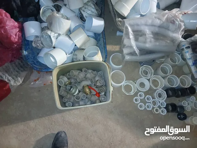 كميه مختلفة من مواد صحية اكواع ووصلات ومثلاثاث ونبلس وغرف تفتيش وصرفنتينة ومثلث واى والي اخره للبيع