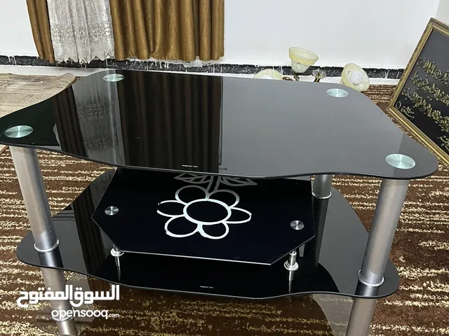 طاولة مرايا او شاشه بحاله ممتازه وبحال الوكاله فقط 18 دينار