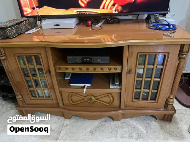 طاولة تلفزيون ماليزية