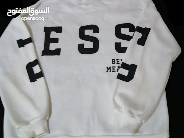 هودي ابيض جميل.