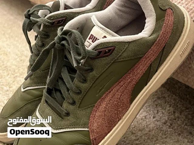 بوت ماركة البومة اصلي شكل ولون مميز نمره 45 من المانيا