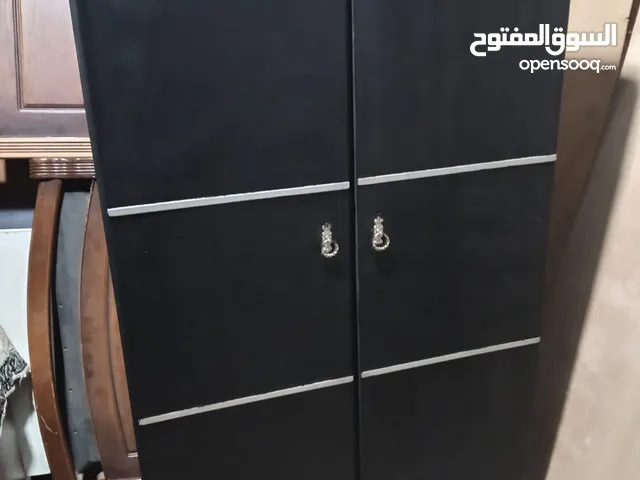 خزانه بحال الوكاله استخدام خفيف نوع خشبها لاتيه 18 مو ناقص اي شيء الموقع الزرقاء الجديده سعر الحرق 0