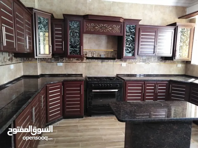210 m2 5 Bedrooms Townhouse for Sale in Zarqa Shomer