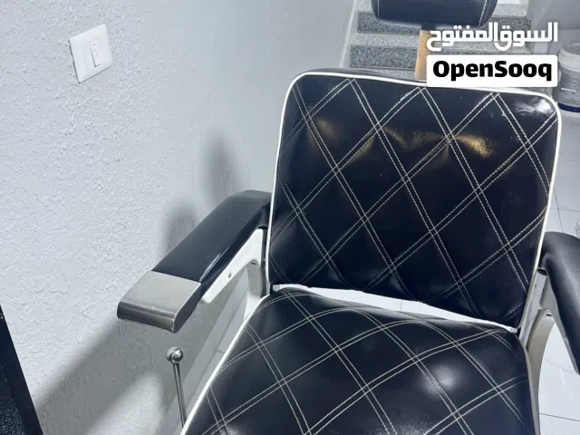 جدد صالونك واكسب راحت ازبونك طقم كراسي حلاقه تصميم عصري فاخر جلد اسود فاخر مريح جدا للزبون 0791110