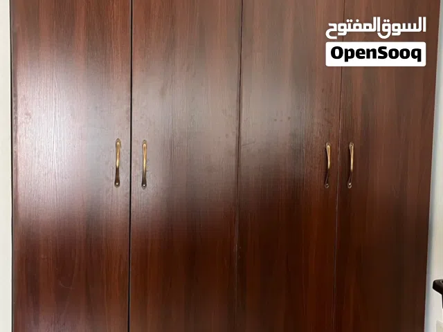 خزائن للتخزين خشبيه نضيف جداً