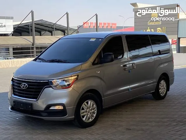 باصات للايجار مع السائق فقط  لخدمات التوصيل 10 مقاعد لجميع انحاء المملكه  مطار الملكة علياء جسر المل