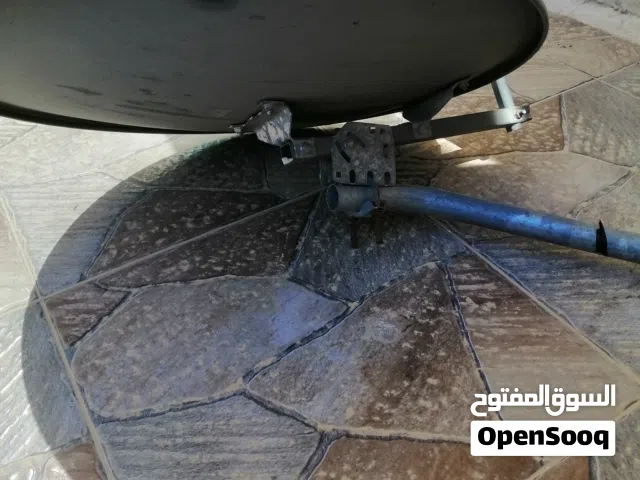 دش ستلايت مستعمل للبيع بحالة جيدة مع LNB وحامل مناسب للرسيفرات العادية يحتاج تثبيت فقط بسعر 20 دينار