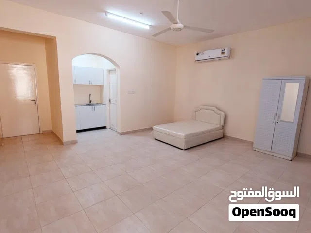 غرفة مفروشه مع مطبخ تحضيري للعوائل و الموظفات في الحيل الشمالية بالقرب من ذا فيليج/ شامل بدون عموله