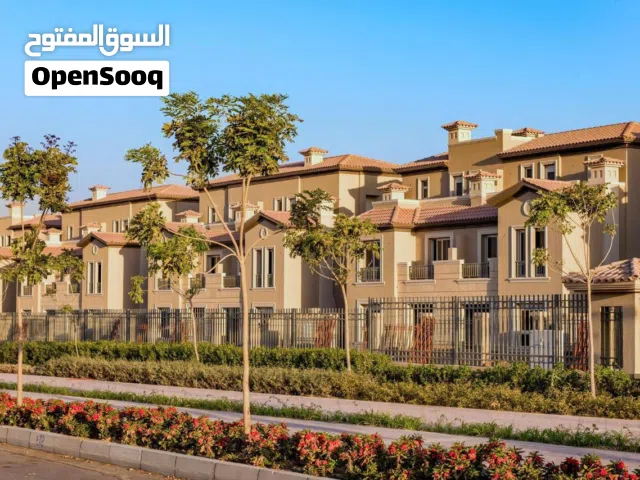تاون هاوس استلام فورى كامل التشطيب بالتقسيط ع 8 او 10 سنوات فى ارقي المشاريع السكنية