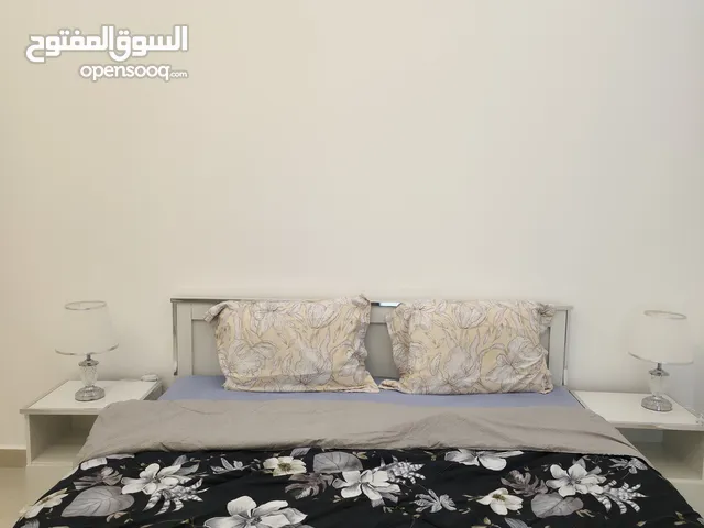 ايجارت العين شقة واستيديهات مفروش او غير مفروش