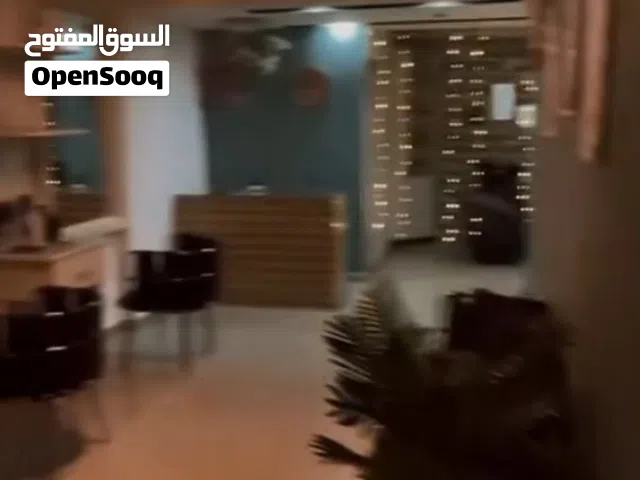 محل تجاري على الشارع الرئيسي يصلح لكافة الأعمال التجاريه