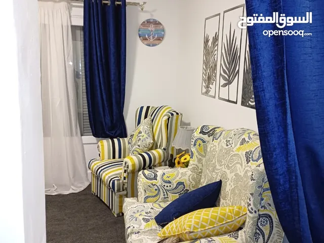 شقة فندقية مفروشة جميلة و مريحة خلف النادي الاهلي بجوار شارع الطاقة للايجار اليومي و الاسبوعي