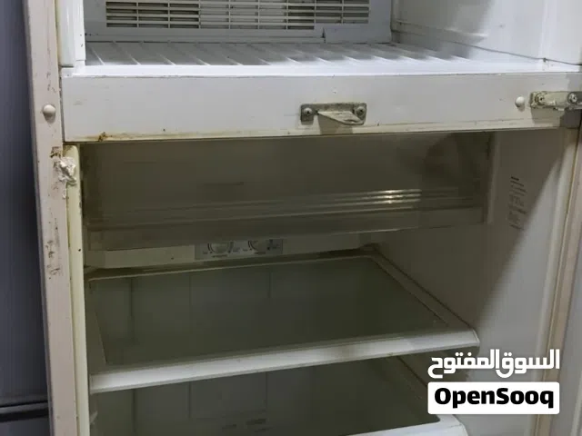 ثلاجة كبيرة شغالة من احسن مما يكون