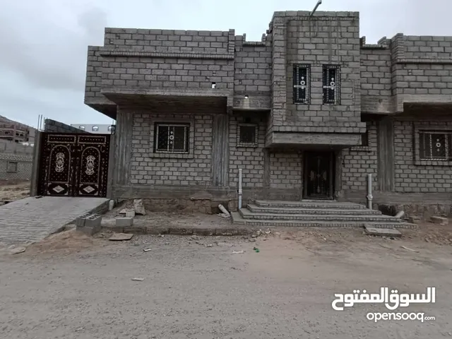 210 m2 5 Bedrooms Townhouse for Sale in Al Mukalla Other