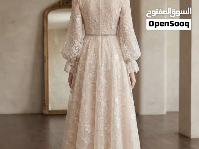 فستان فخم للبيع