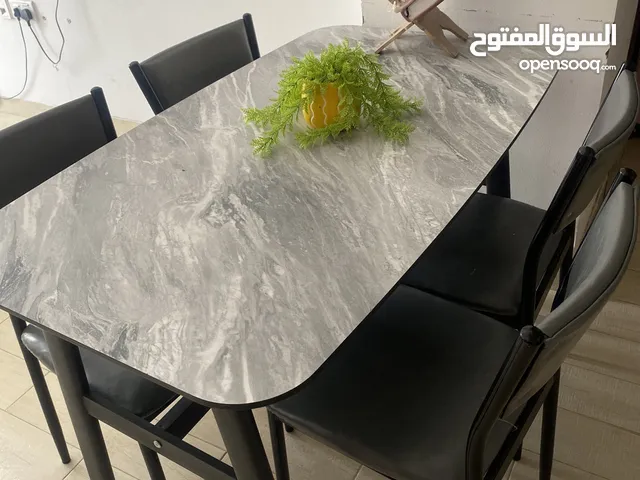 بيع سريع لتلفاز و طاولة و كنبة حديث الاستخدام