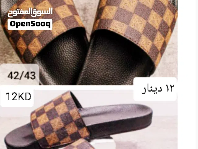 سليبرز+ شنطه يد + شنطه مستندات جديده درجه اولي /_ الأنواع والاسعار ورقم التواصل بصور الاعلان