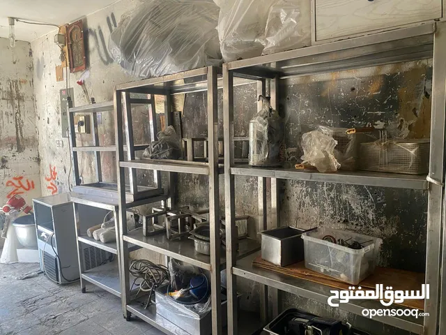 عدة مطعم  بحال الوكاله موجود بالعقبه