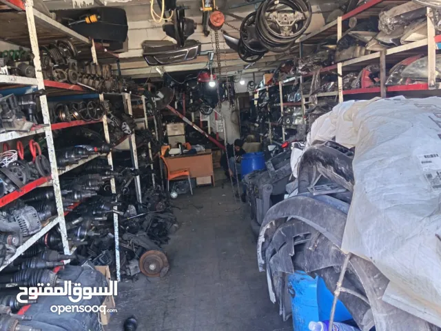 محل قطع غيار السيارات للبيع في القويسمة شارع الحارث بن عوف خلف محطة الاردن