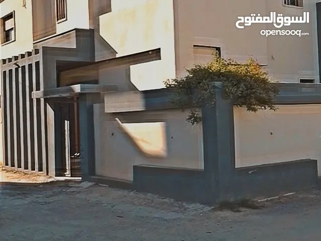 315 m2 More than 6 bedrooms Townhouse for Sale in Tripoli Ain Zara