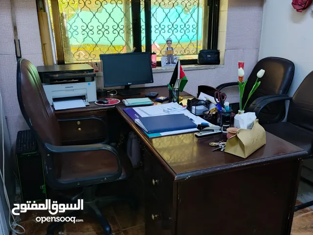 مكتب لون بني بحالة ممتازة في النزهة