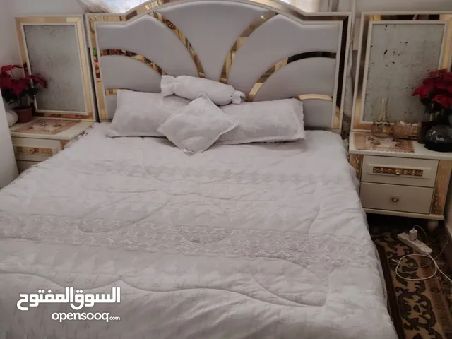 غرفة نوم مستخدمة شهرين خشب لاتي 18