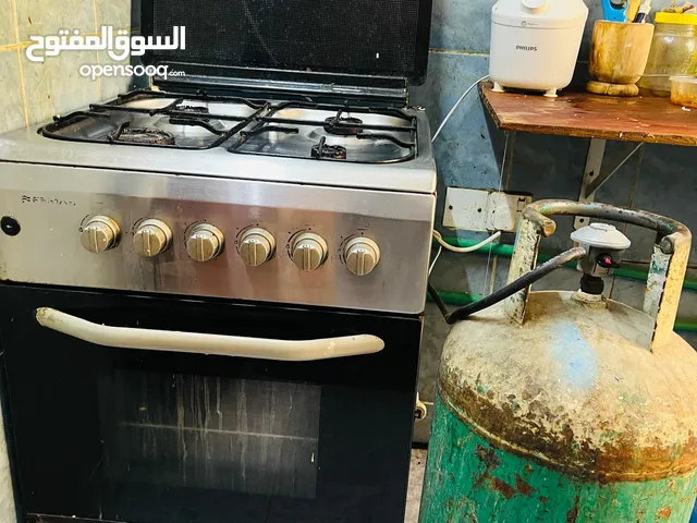 cooking range with cylinder and regulator