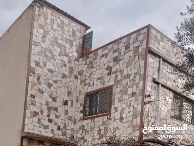 بيت للبيع بسعر مغري مكون من طابقين